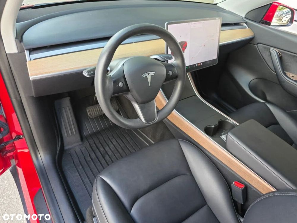 Tesla Model Y - 6