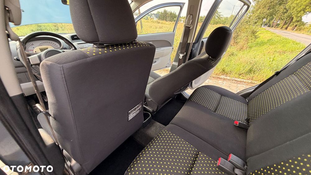 Daihatsu Sirion - 10