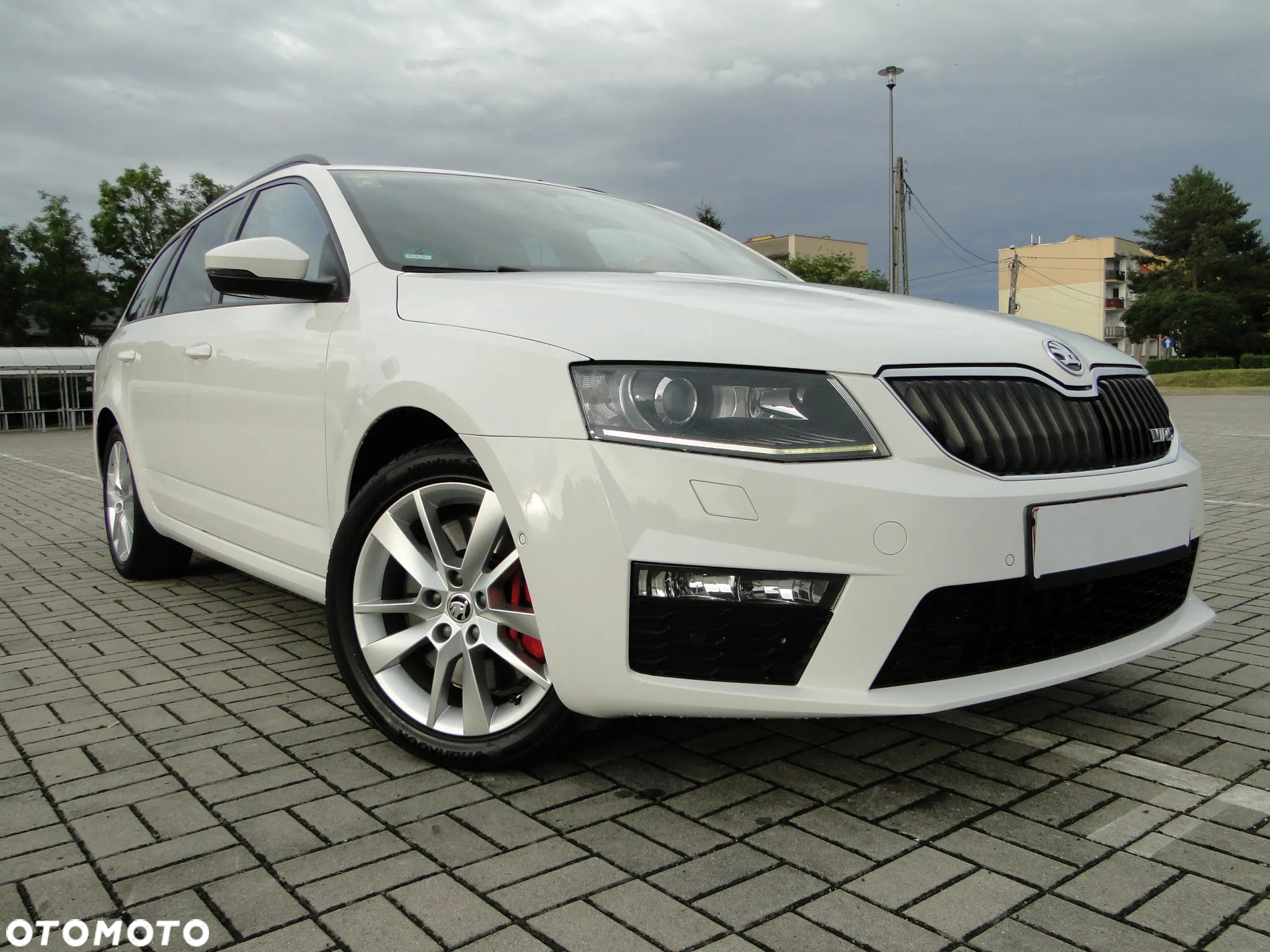 Skoda Octavia Combi 2.0 TDI DSG RS - 39