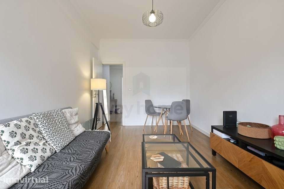 Apartamento T1 | Remodelado | Mobilado | Varanda e terraço | Campo Már - Grande imagem: 5/18