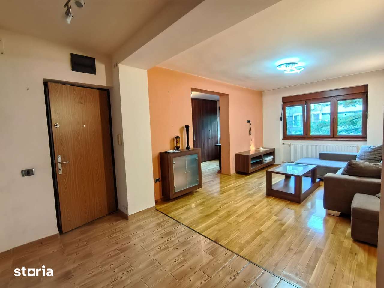 Apartament DECOMANDAT, Etajul 1 cu Garaj INCLUS! — fotografia 1