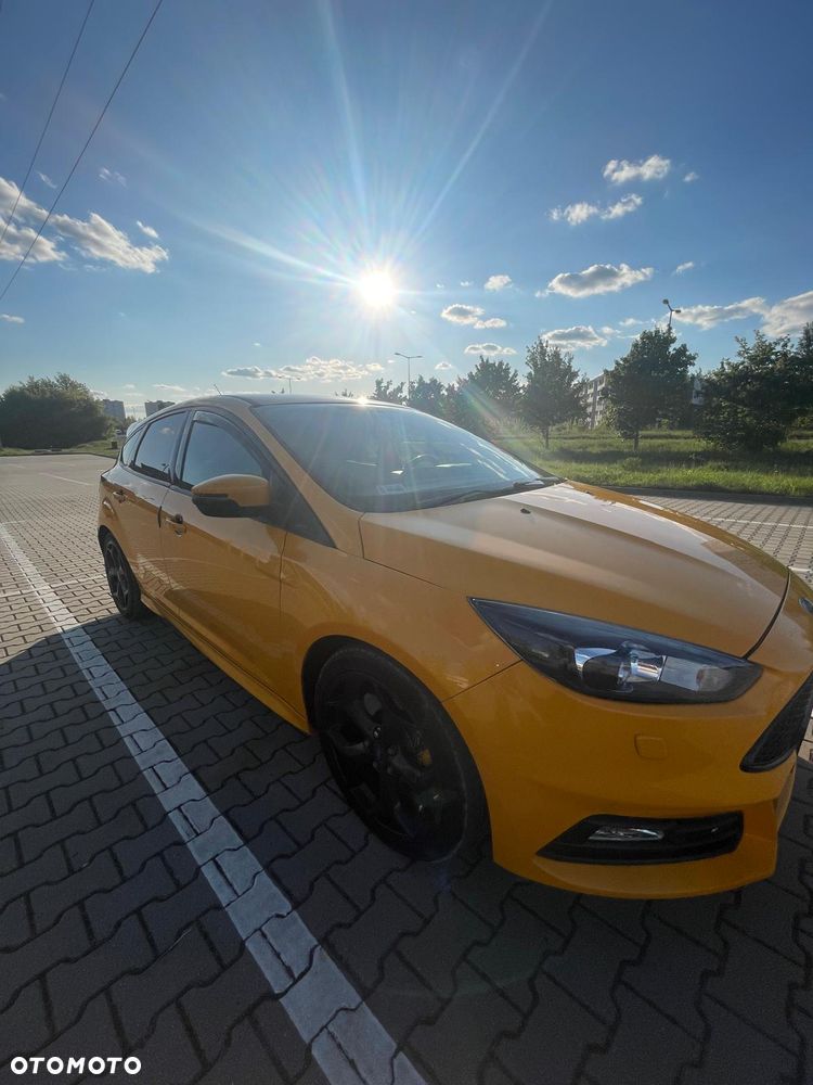 Ford Focus 2.0 EcoBoost ST - 18