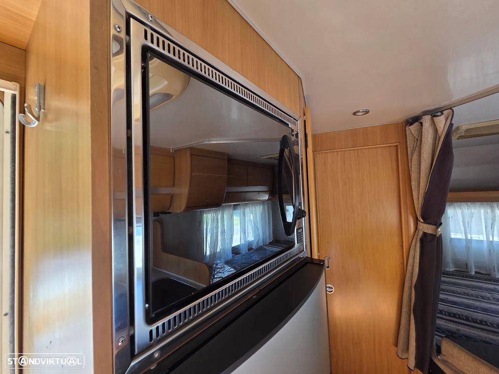 Mobilvetta Icaro P6 frigorífico grande + Forno - 22