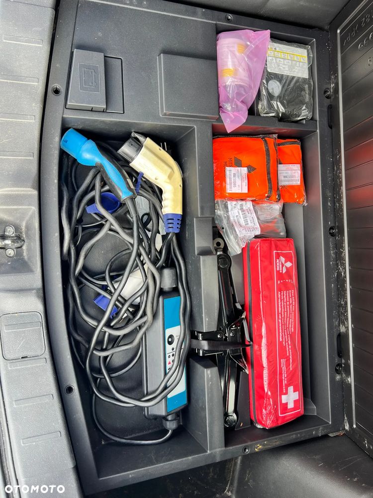 Mitsubishi Outlander 2.0 4WD Plus - 22