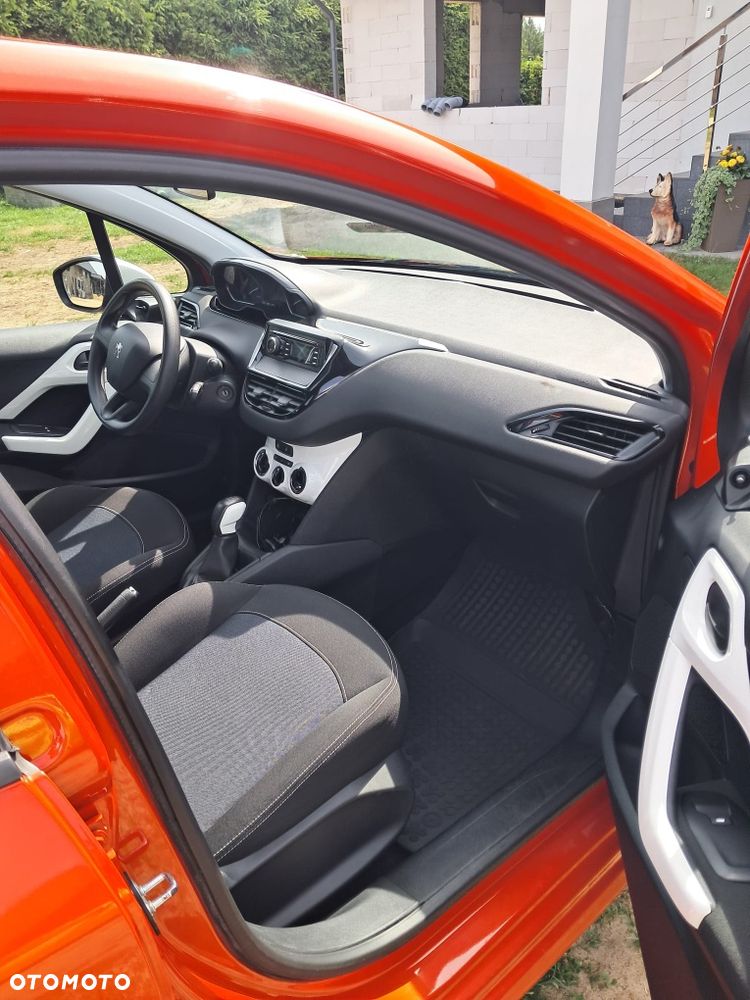 Peugeot 208 - 5