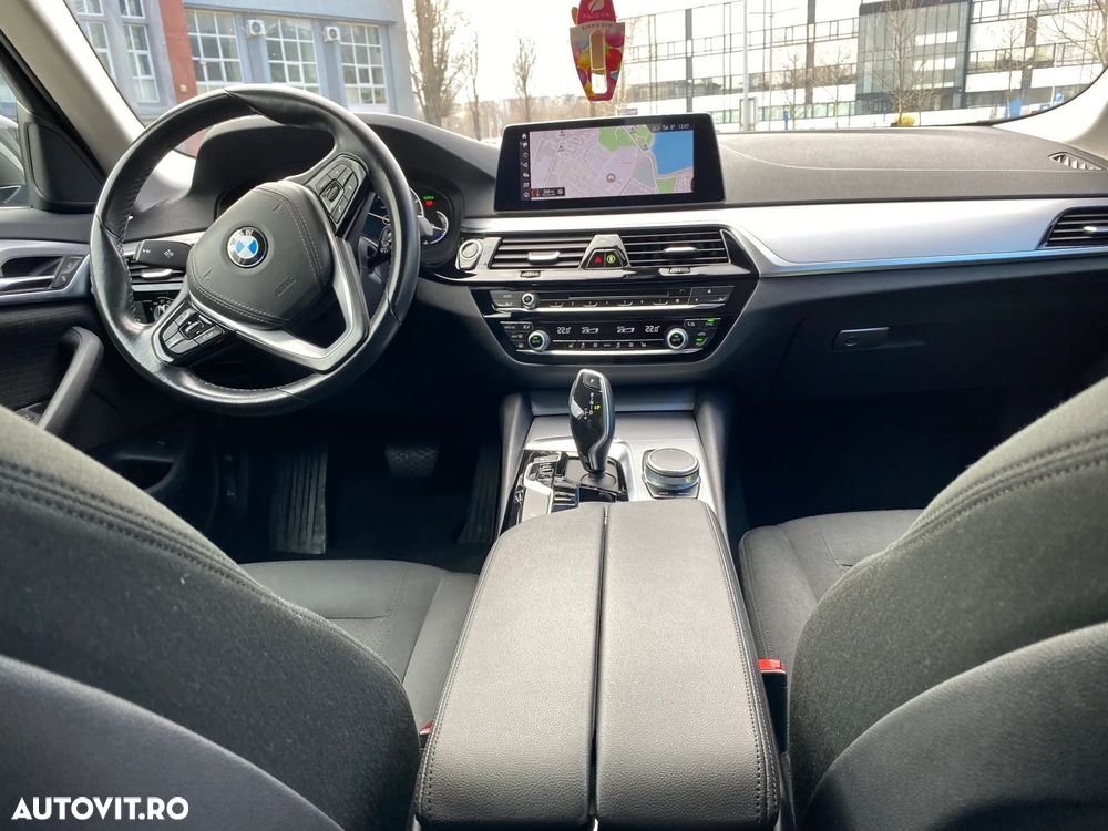BMW Seria 5 520d AT - 10