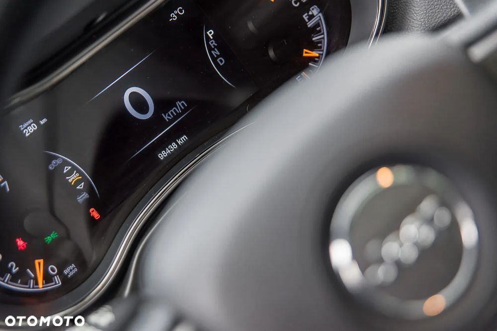 Jeep Grand Cherokee - 31