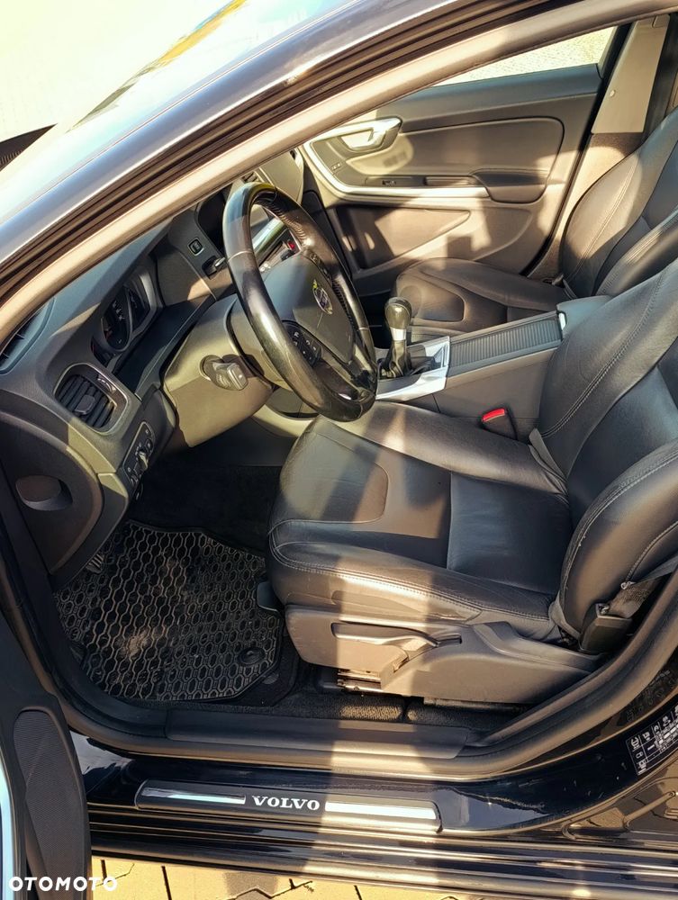 Volvo V60 D2 Momentum - 10