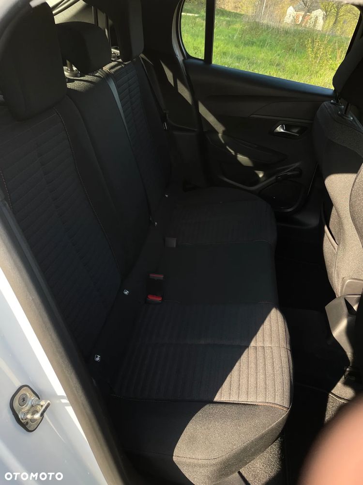 Peugeot 208 - 18