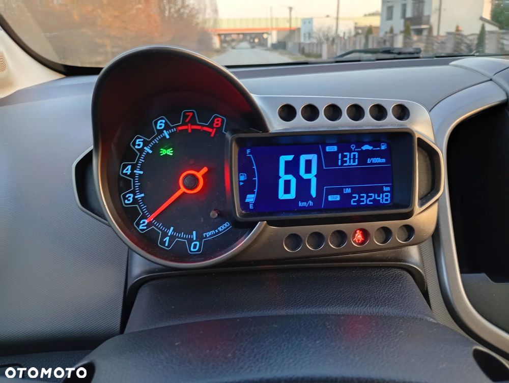 Chevrolet Aveo 1.2 LT - 25