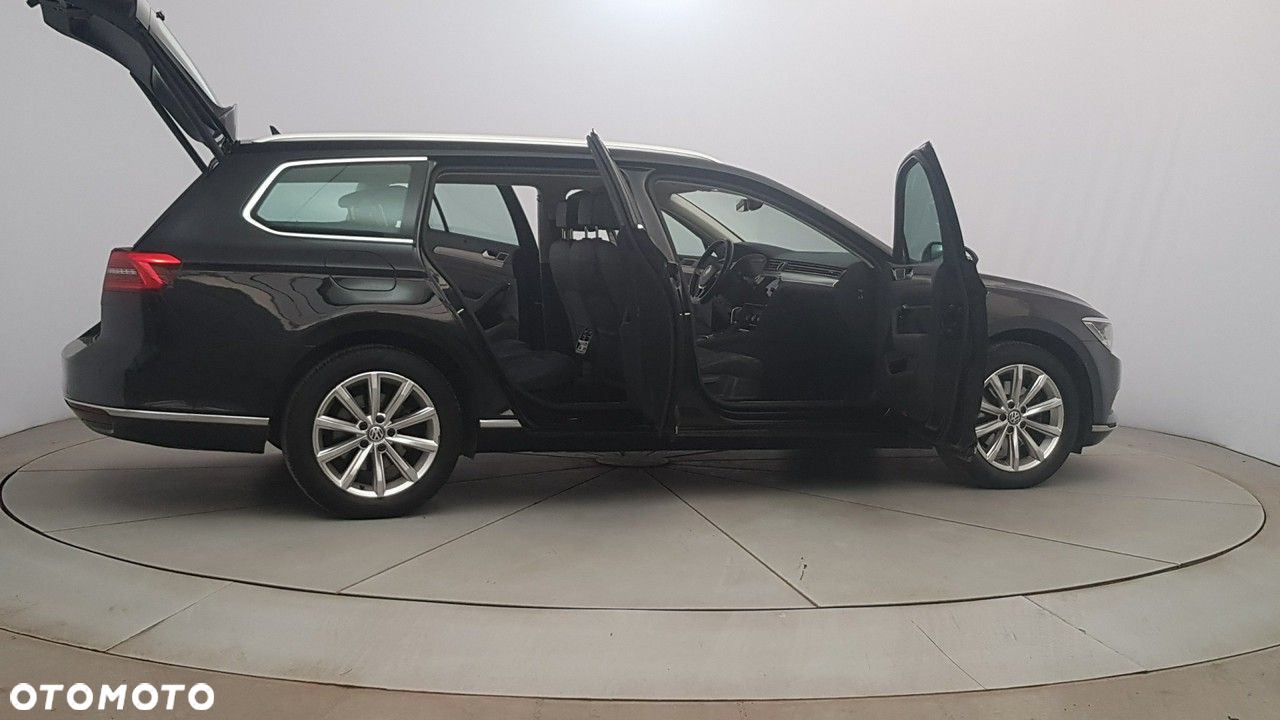 Volkswagen Passat - 12