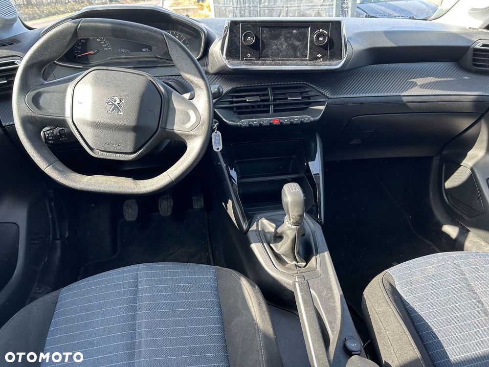 Peugeot 208 - 13