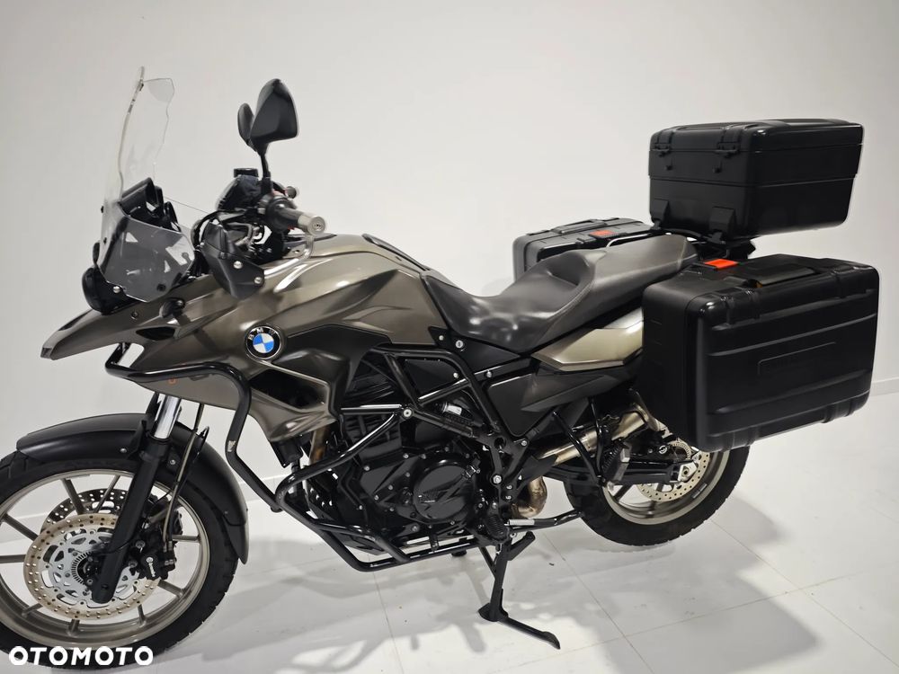 BMW F - 25