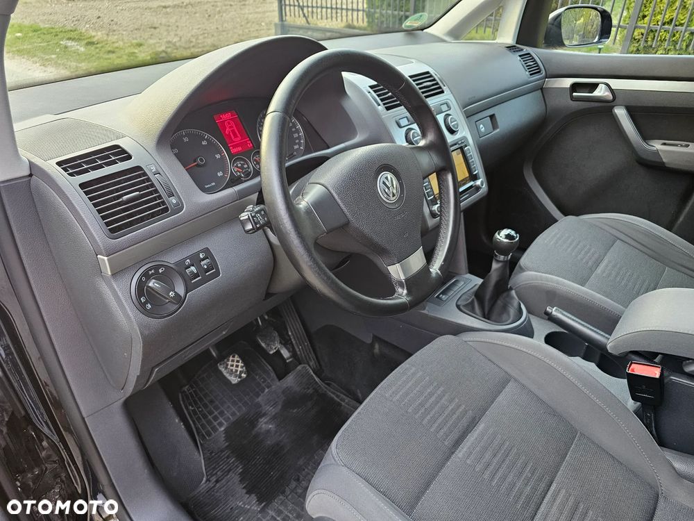 Volkswagen Touran 2.0 TDI DPF Highline - 9