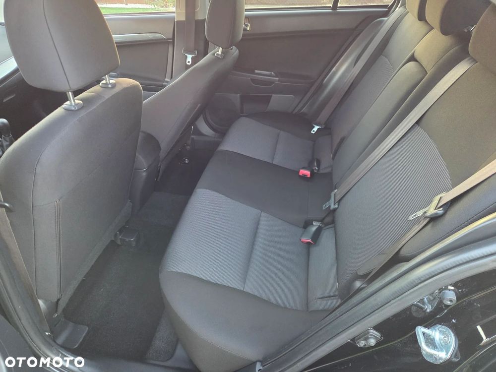 Mitsubishi Lancer - 10