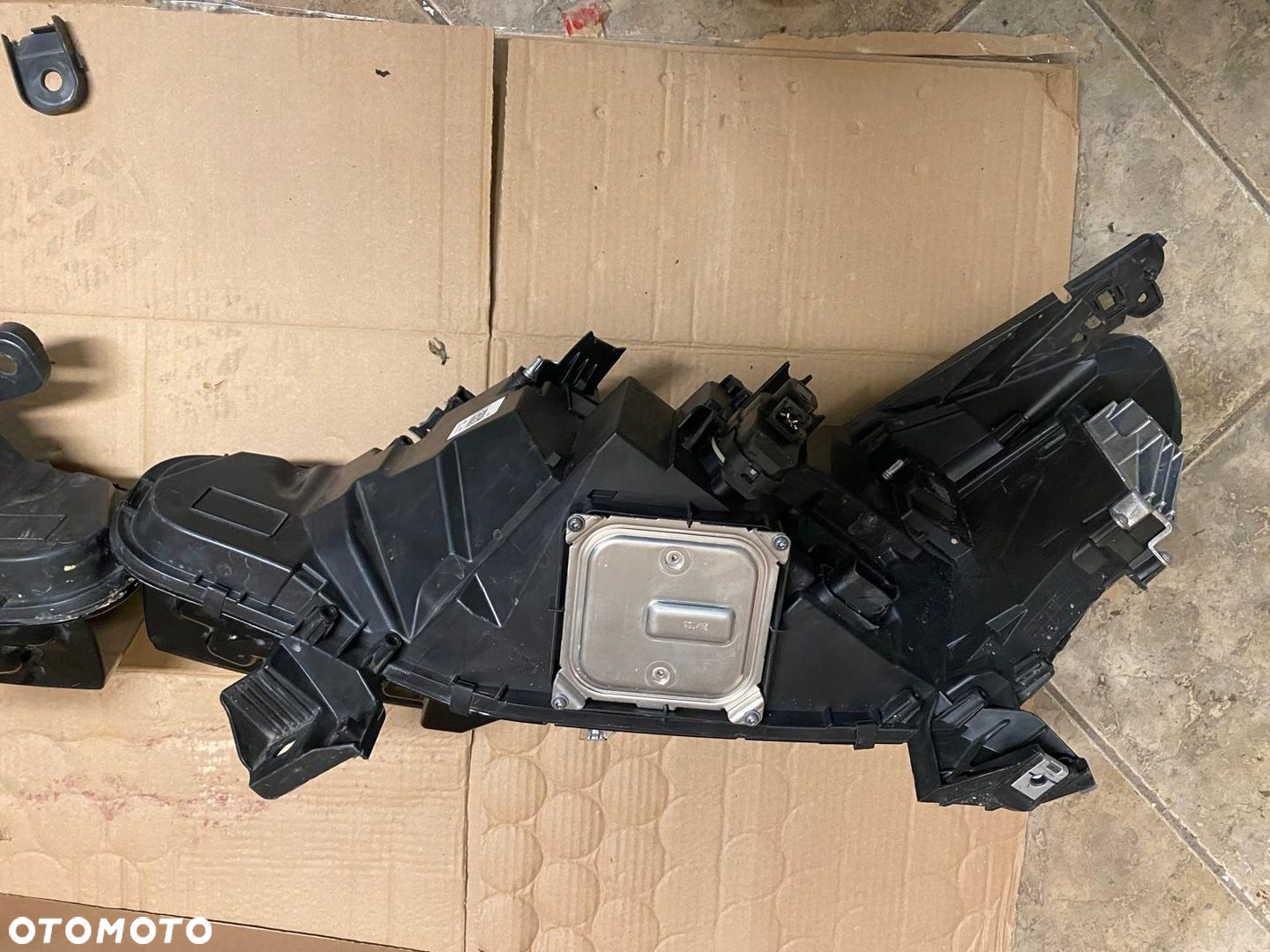 LAMPA PRZEDNIA PRAWA RENAULT CLIO V 260103507R 2024 ROK - 2