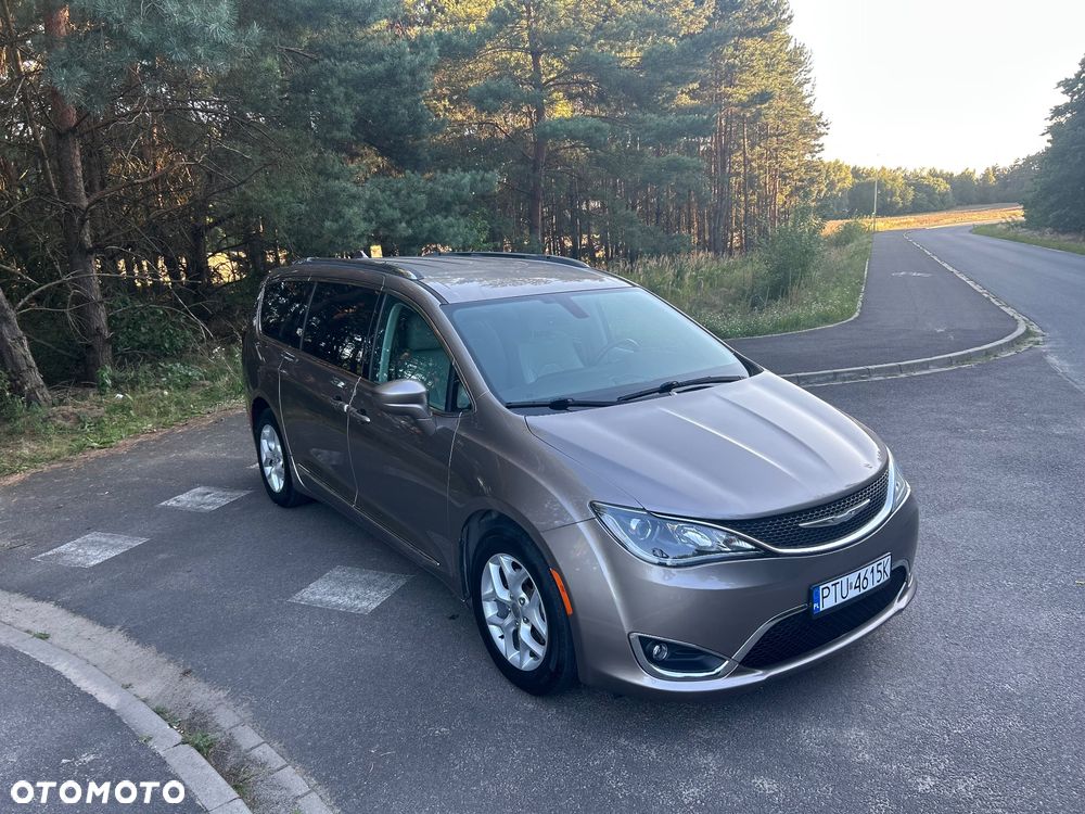 Chrysler Pacifica - 10