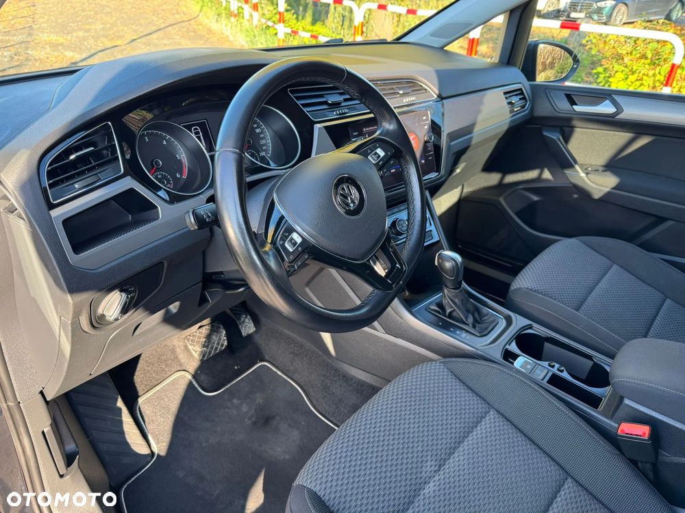 Volkswagen Touran - 28