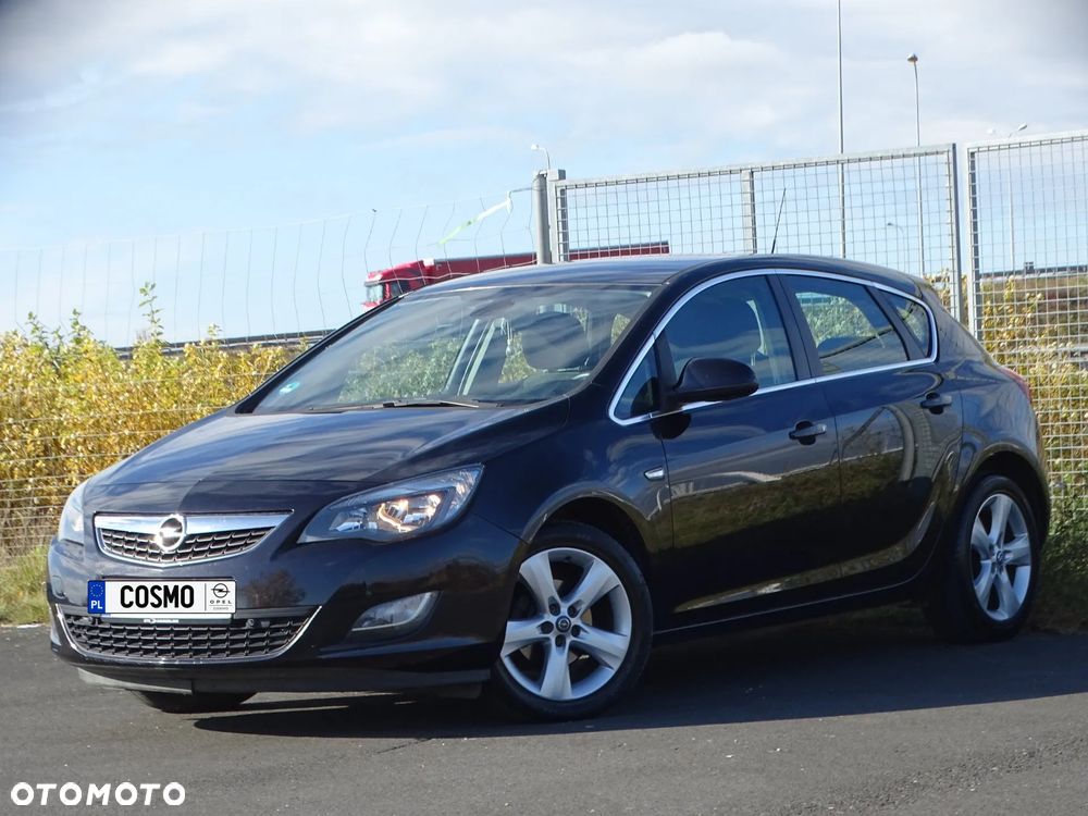Opel Astra 2010 photo 2