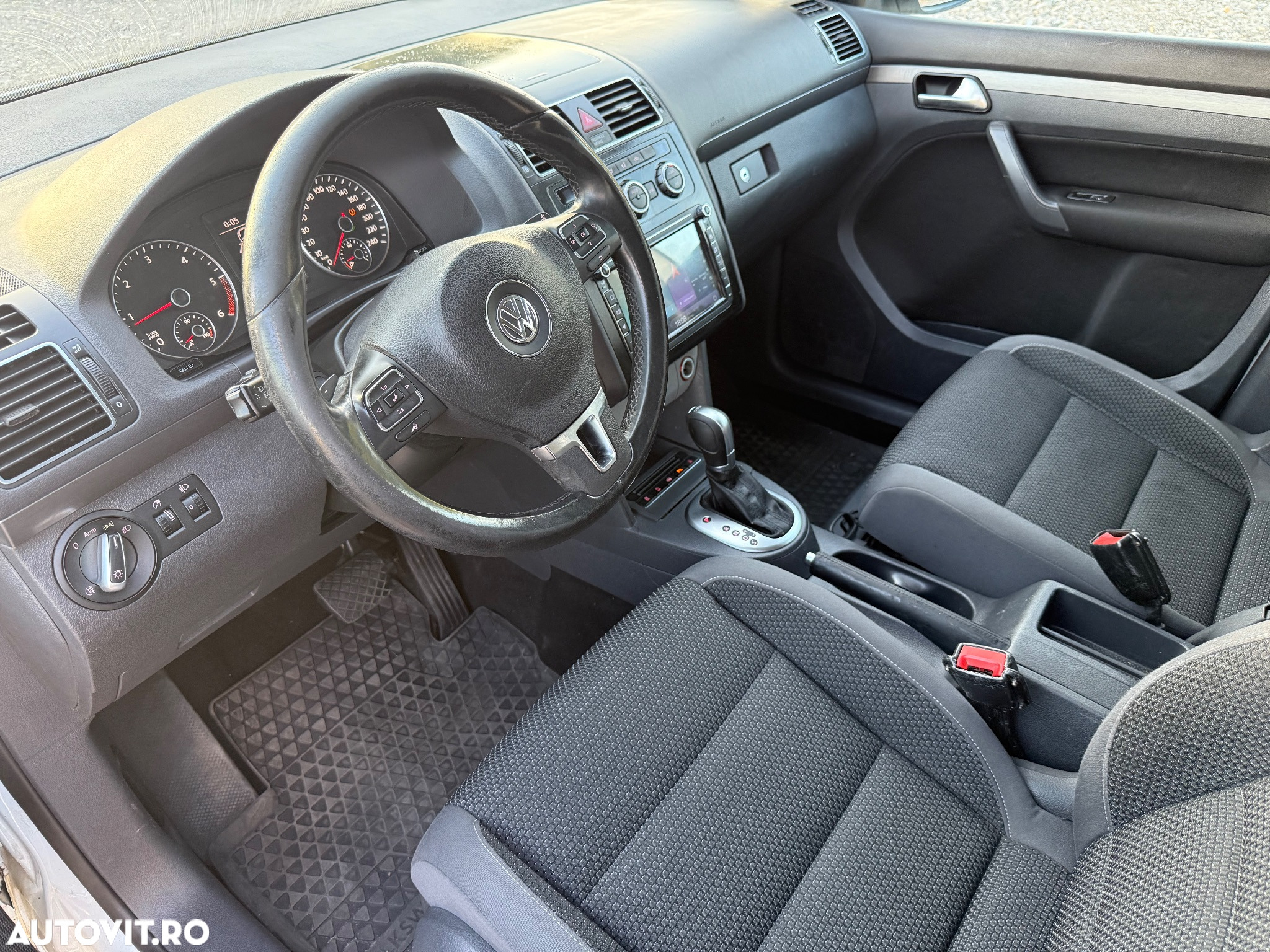 Volkswagen Touran 2.0 TDI DSG Comfortline - 5
