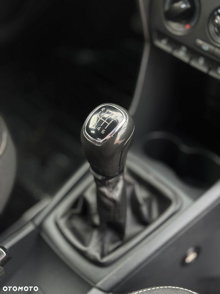 Skoda RAPID Spb 1.2 TSI Ambition - 14