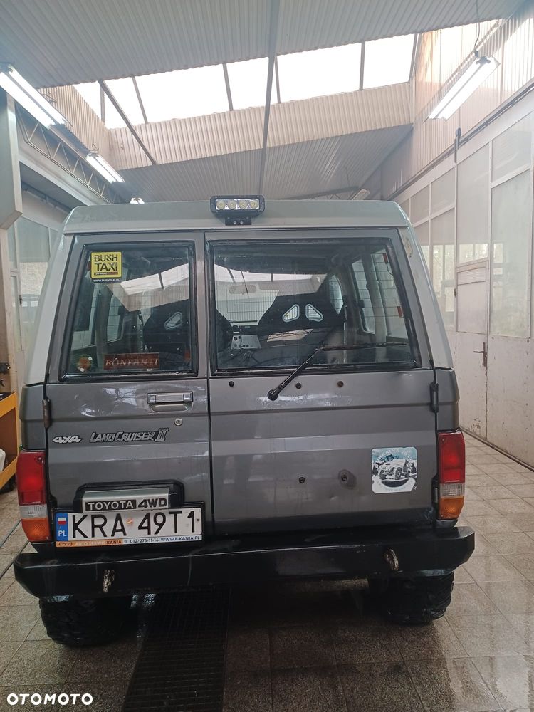 Toyota Land Cruiser - 18
