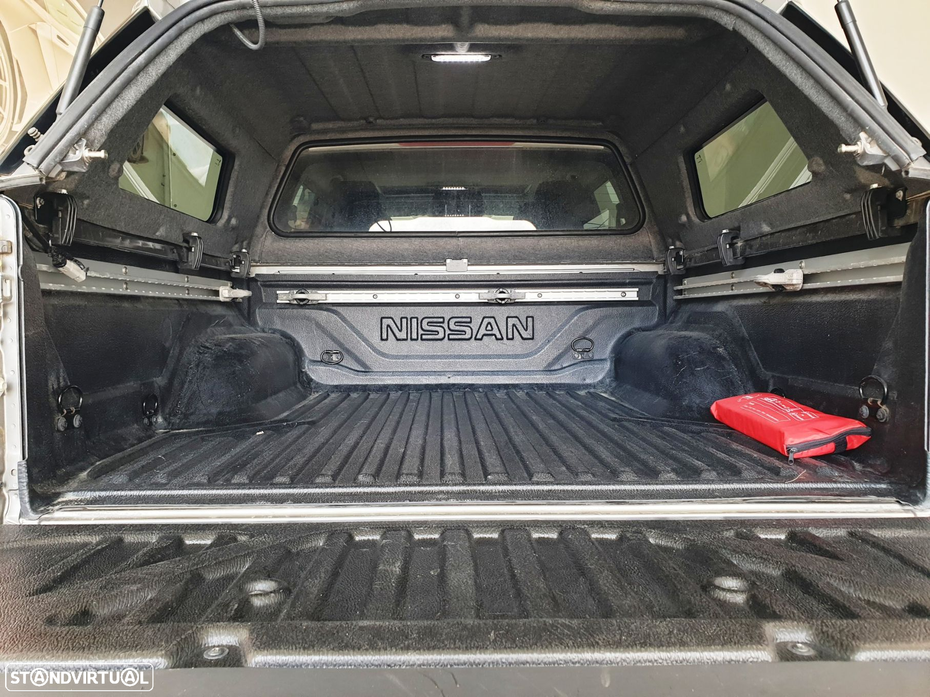 Nissan Navara 2.3 dCi CD 4WD N-Guard - 40