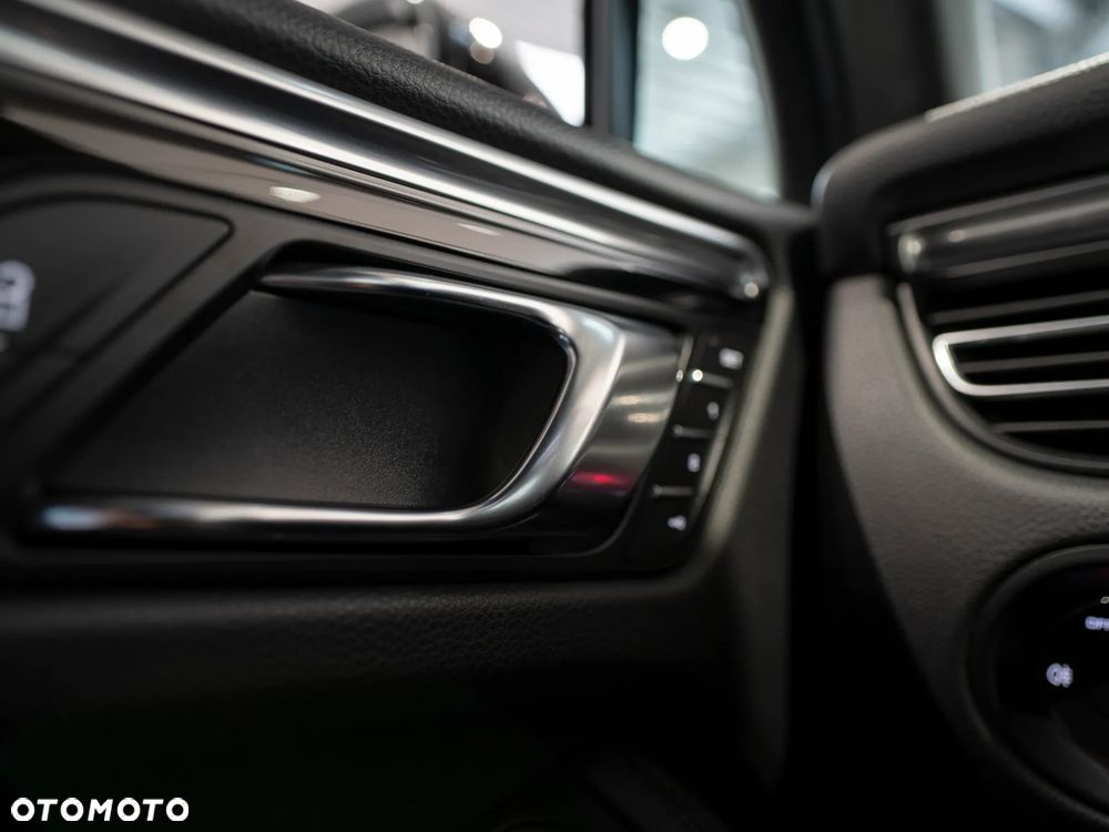 Porsche Macan S - 30