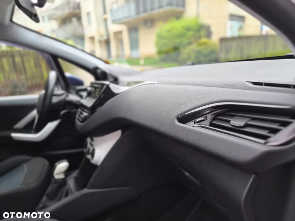 Peugeot 208 - 23