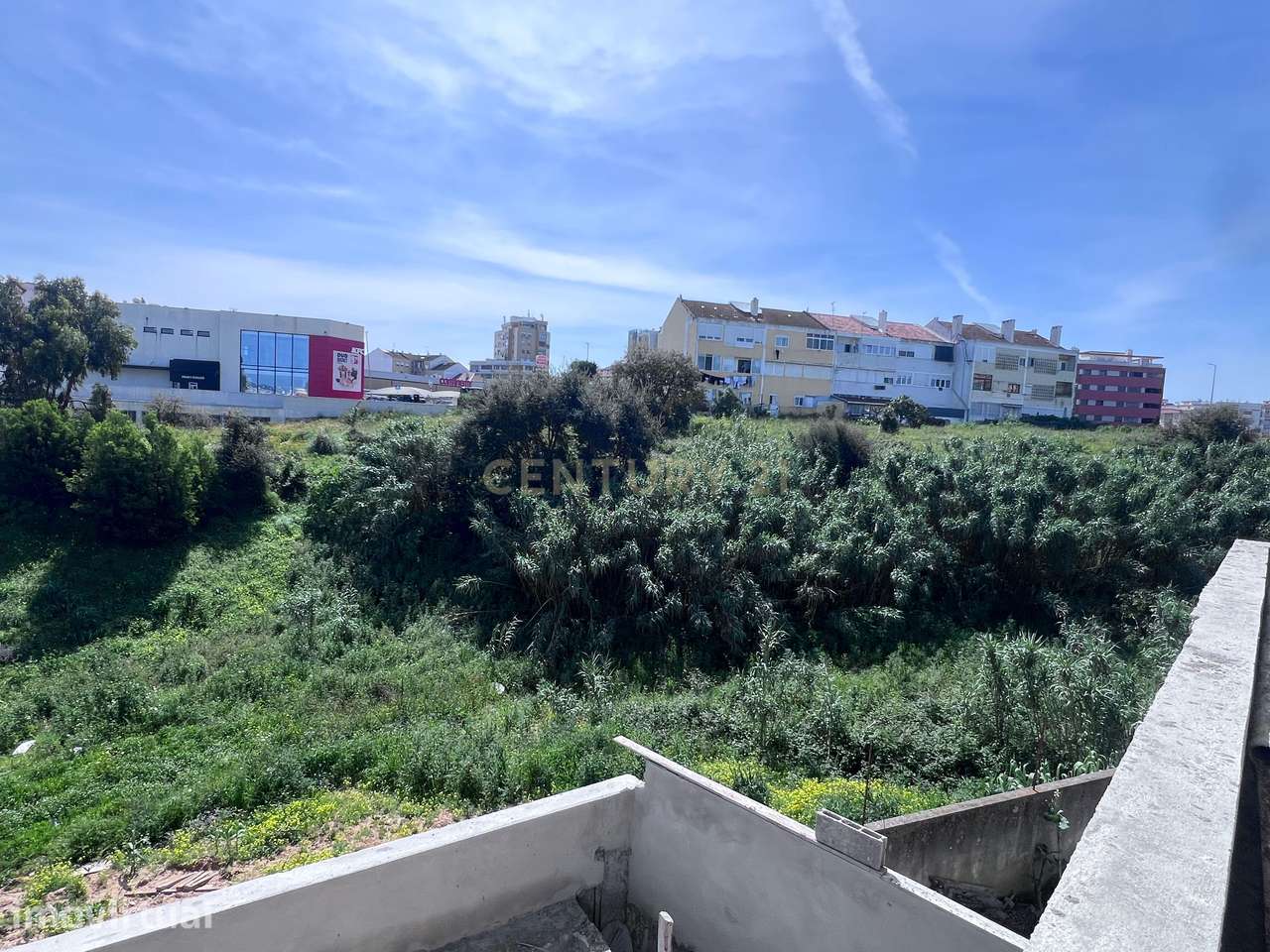 Moradia Nova T4 com Piscina junto a Vale de Gatos, Amora. - Grande imagem: 3/17