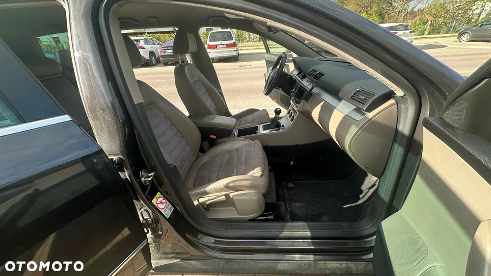 Volkswagen Passat 2.0 TDI Individual Chrom - 10