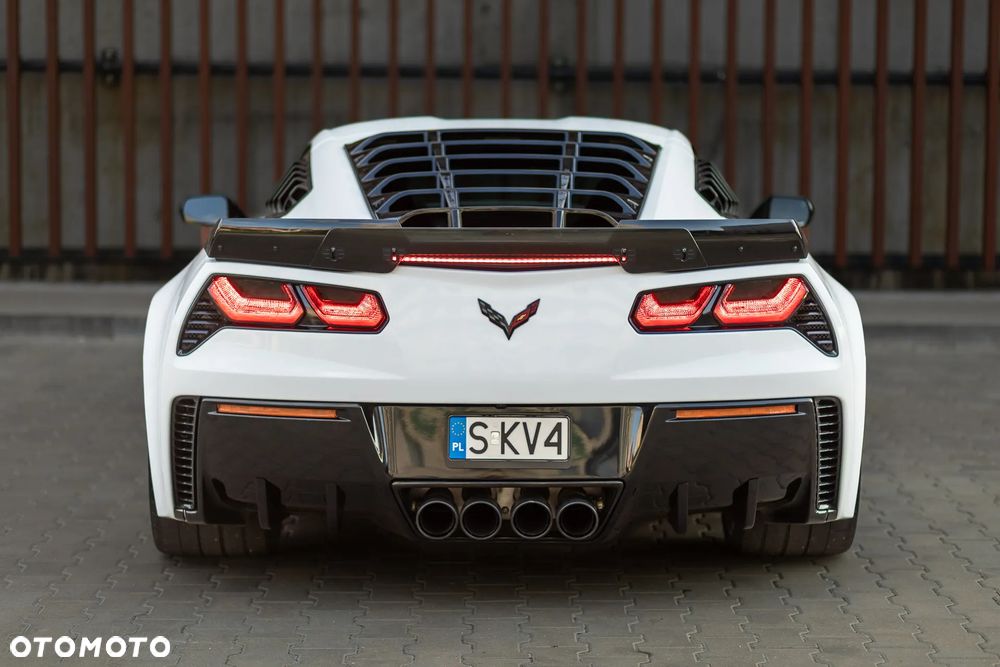 Chevrolet Corvette - 16