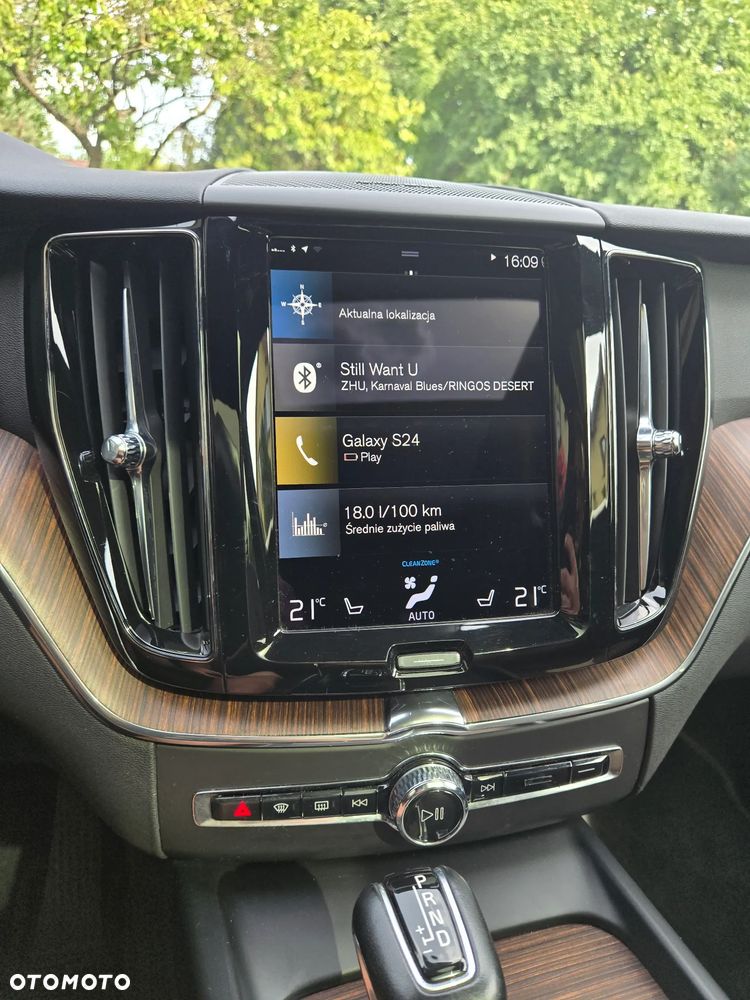 Volvo XC 60 B5 B AWD Geartronic Momentum Pro - 23