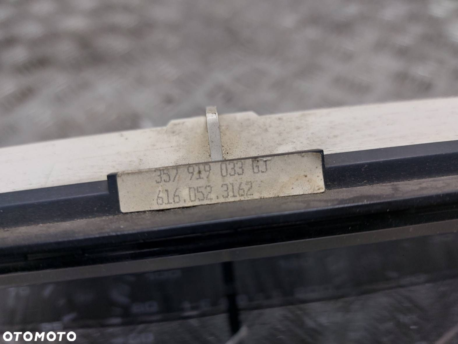 LICZNIK ZEGARY VOLKSWAGEN PASSAT B3 1.8 8V 357919033GJ - 2