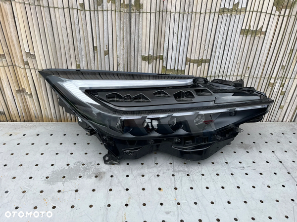 Toyota CHR II lampa przednia prawa
