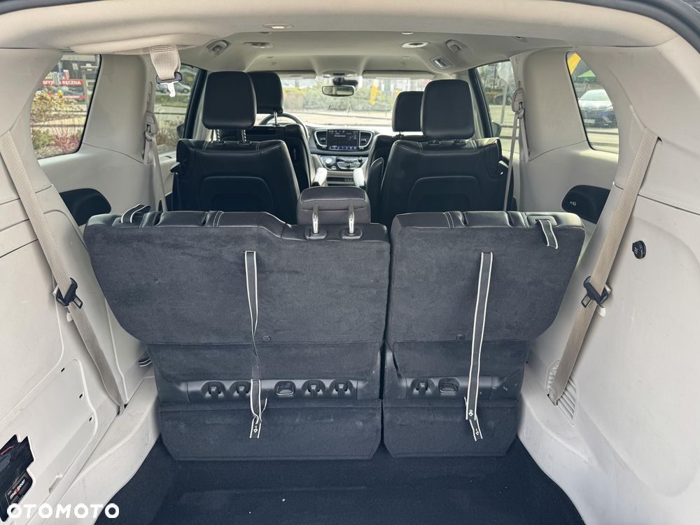 Chrysler Pacifica - 20