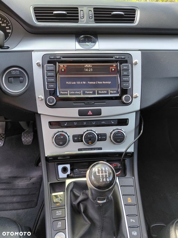 Volkswagen Passat 1.6 TDI BlueMotion Technology Highline - 23