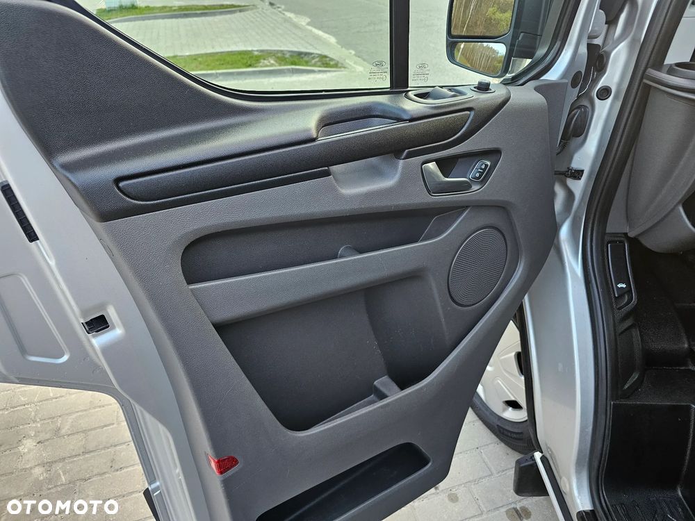 Ford TRANSIT CUSTOM - 11