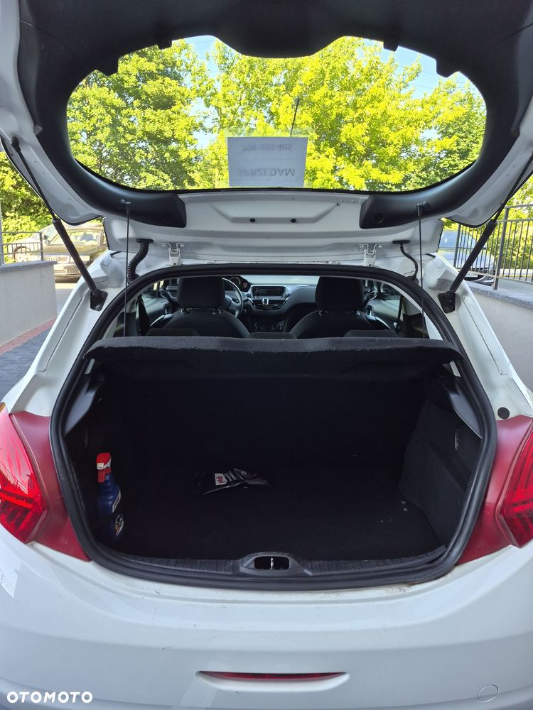 Peugeot 208 - 5