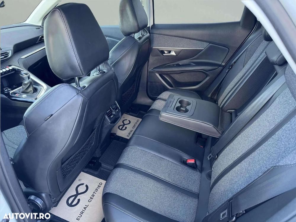 Peugeot 3008 1.2 PureTech Turbo S&S Allure - 13