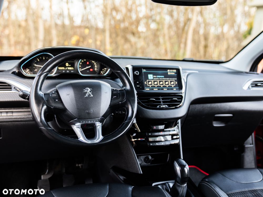 Peugeot 2008 1.6 BlueHDi Allure S&S - 27