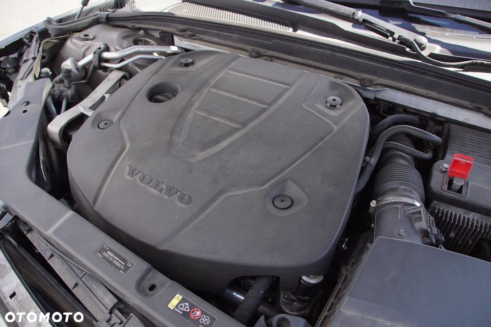 Auto na części - Volvo V60 II 2.0 D4 190 KM D4204T14 TG-81SC 727 2019R Silnik Skrzynia Drzwi Błotnik Klapa Zderzak Lampa Lusterko Klamka Szyba Deska Kokpit Sterownik Moduł Czujnik Licznik Wyświetlacz Panel Kierownica - 19