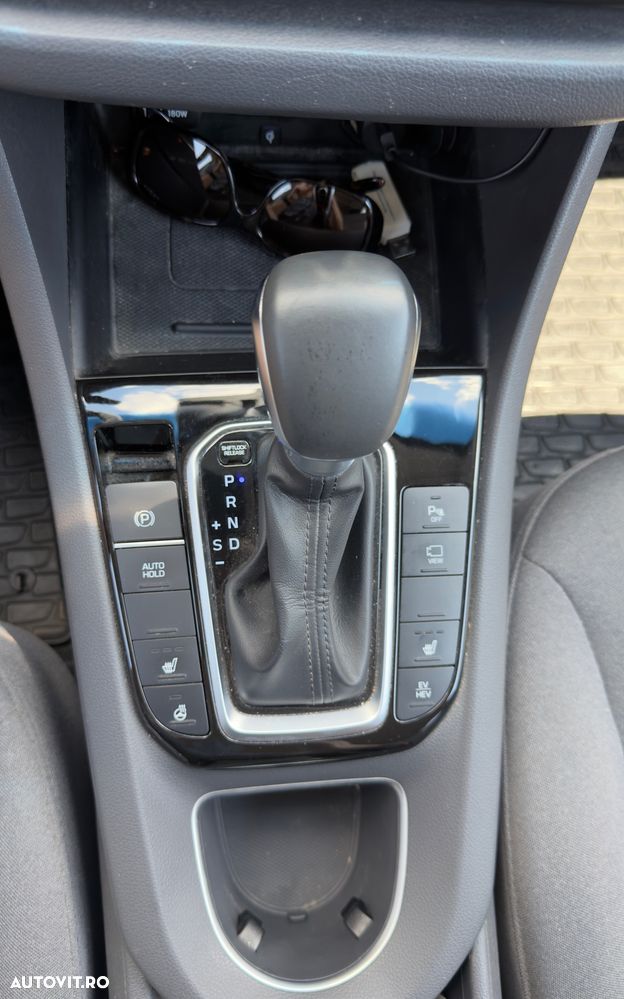 Hyundai IONIQ - 8