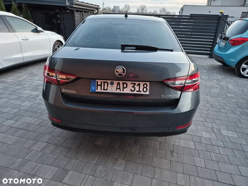 Skoda Superb 2.0 TDI Premium Edition - 6
