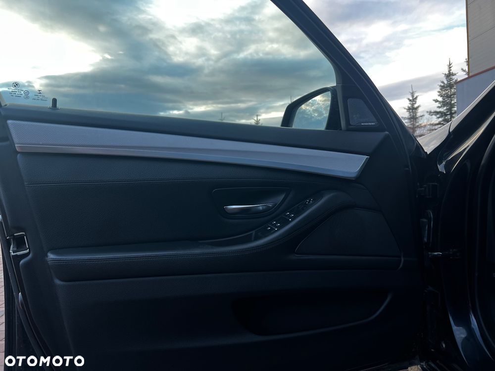 BMW Seria 5 525d xDrive - 23