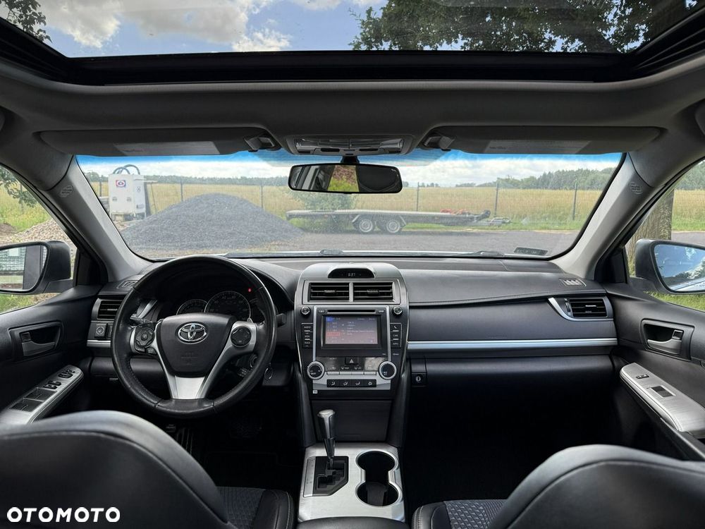 Toyota Camry - 4