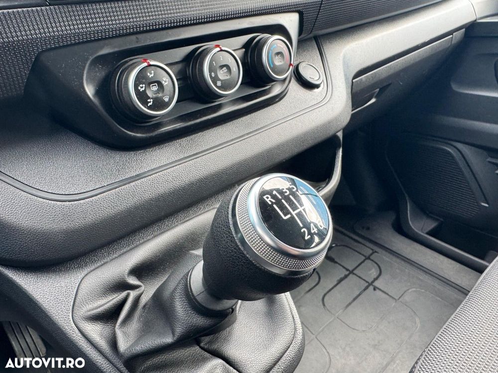 Renault Trafic - 12
