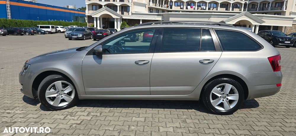 Skoda Octavia 1.6 TDI Ambiente DSG - 2