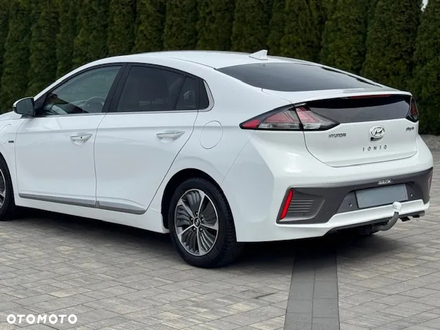Hyundai IONIQ - 7