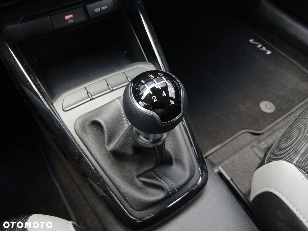 Kia Stonic 1.2 L - 34